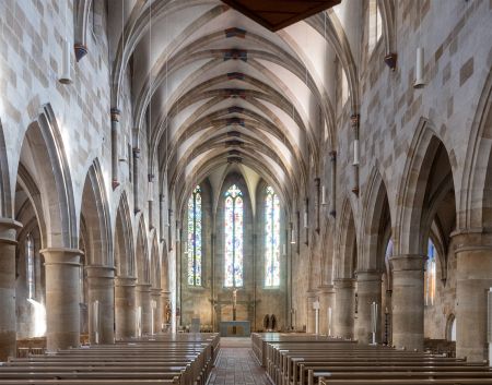 Blick in den Kirchenraum nach Osten