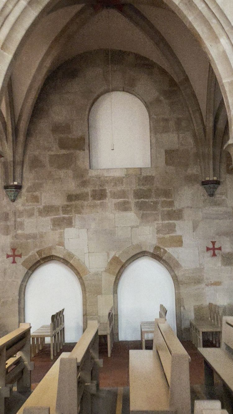 drei vermauerte Zugänge in das ehemalige Kloster